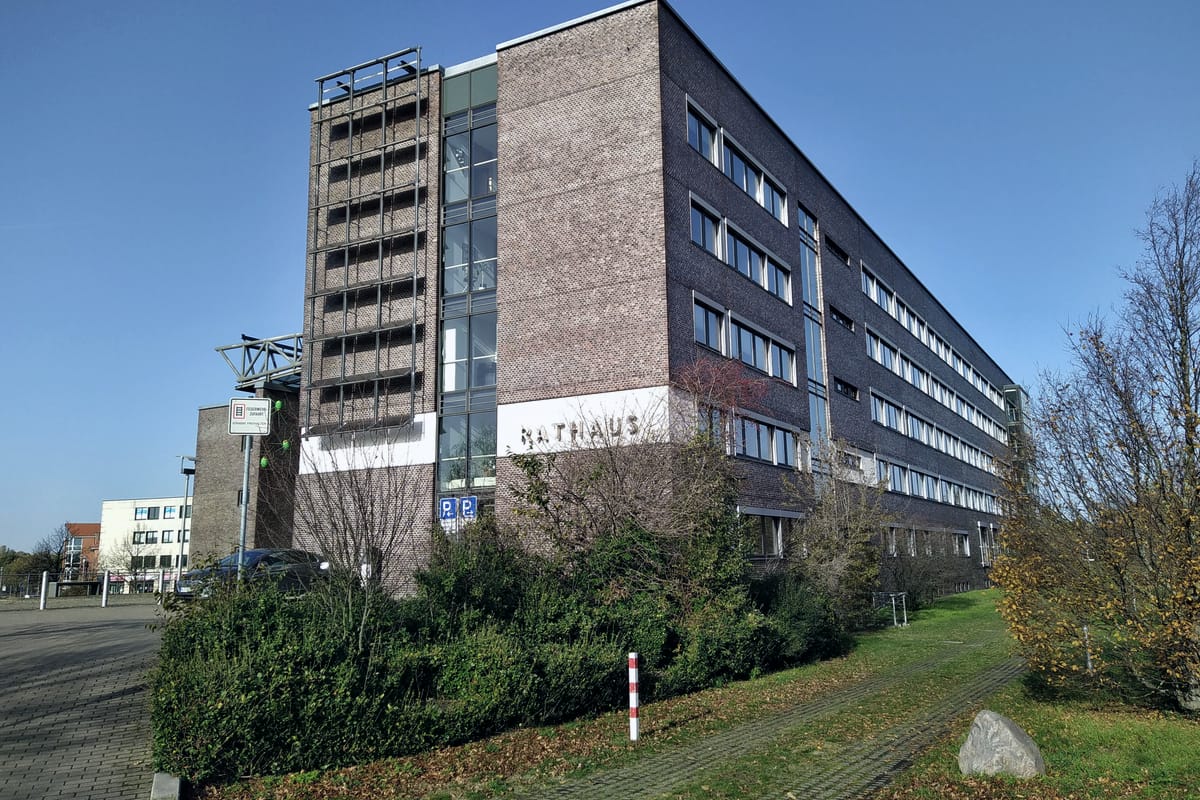 Rathaus der Stadt Garbsen: Verwaltungssitz der zweitgrößten Stadt der Region Hannover