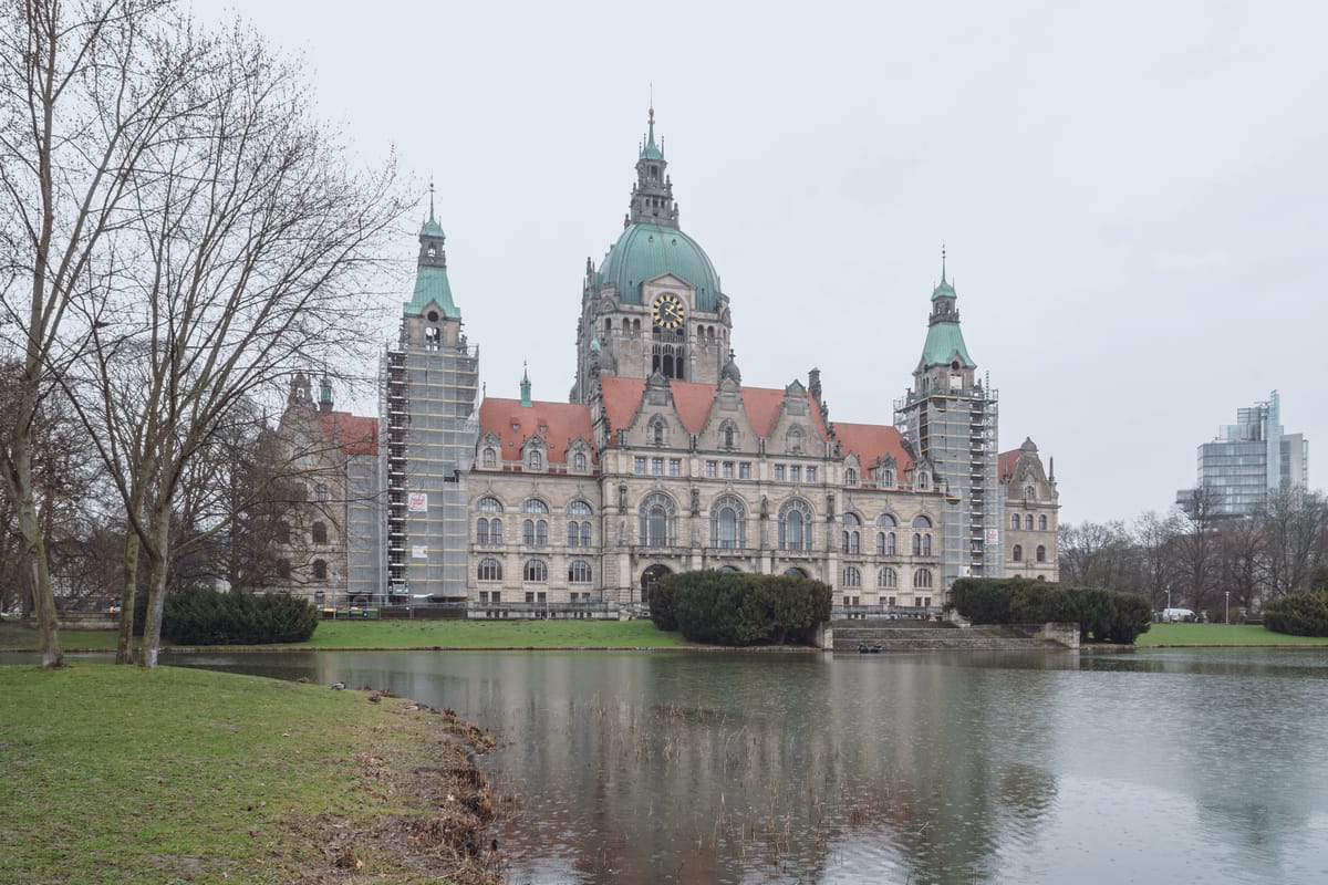 Neues Rathaus in Hannover mit Kuppel und Maschpark