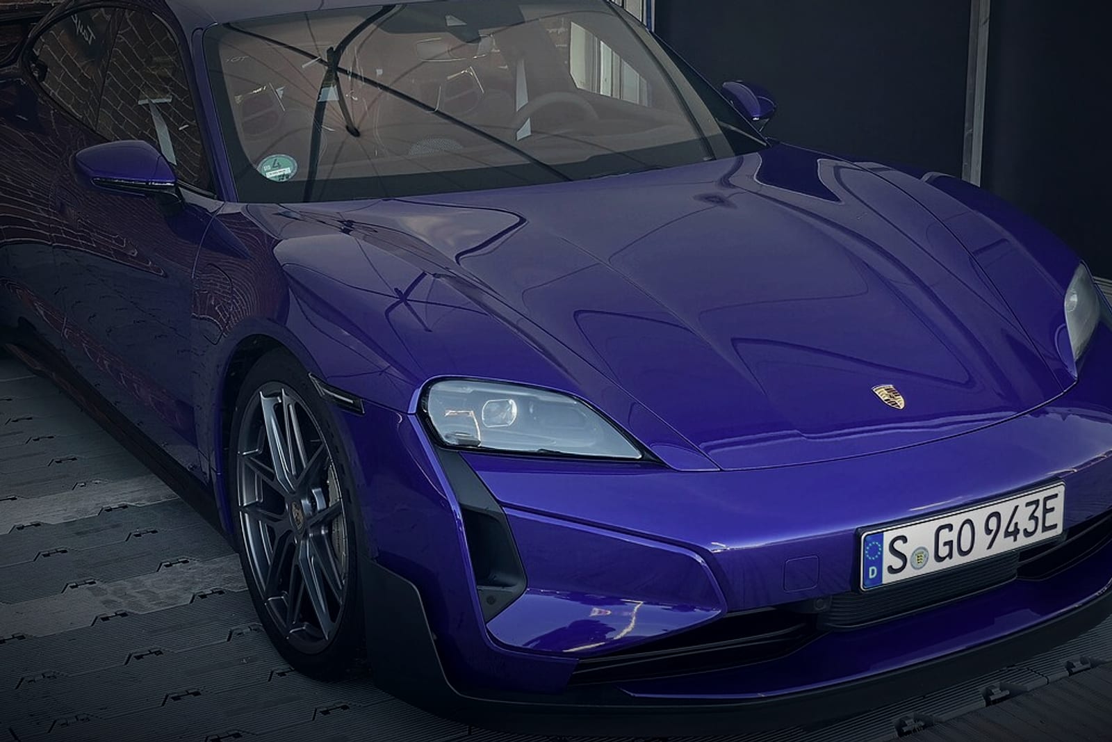 Porsche Taycan, Elektro-Sportlimousine — Aussenansicht